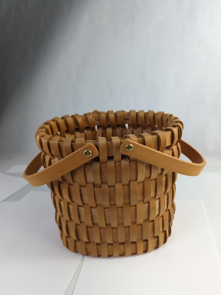 Woven Basket with Hinged Handles, Oval 9x9