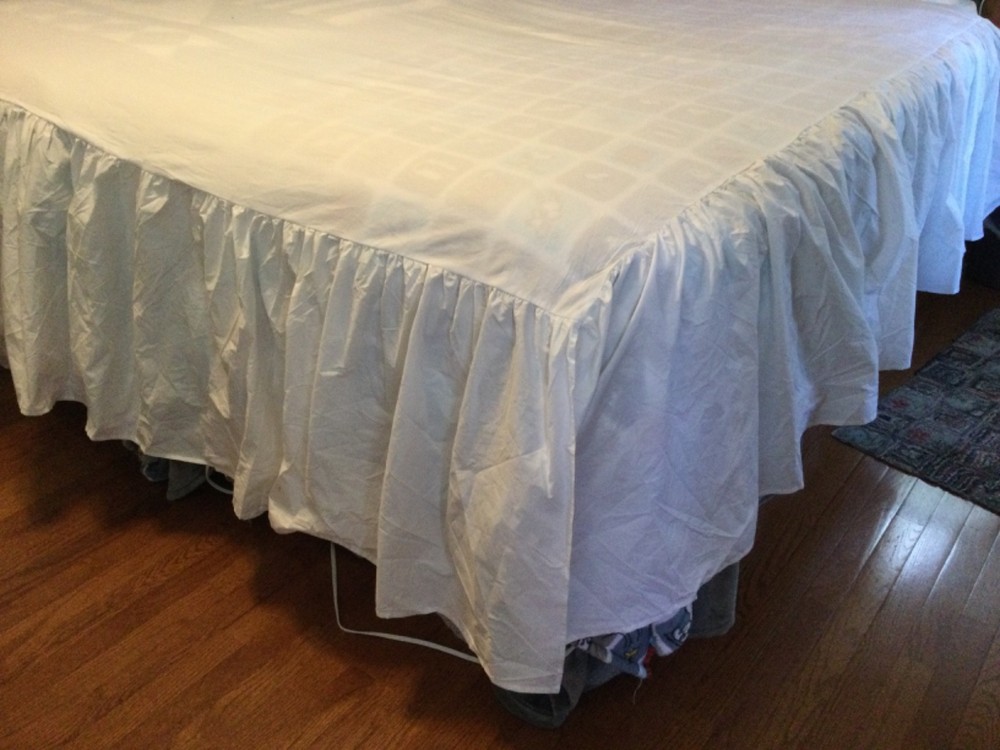 UNBRANDED King Size 21” Drop White Crinkle Cloth Dust Ruffle w/Split Corners