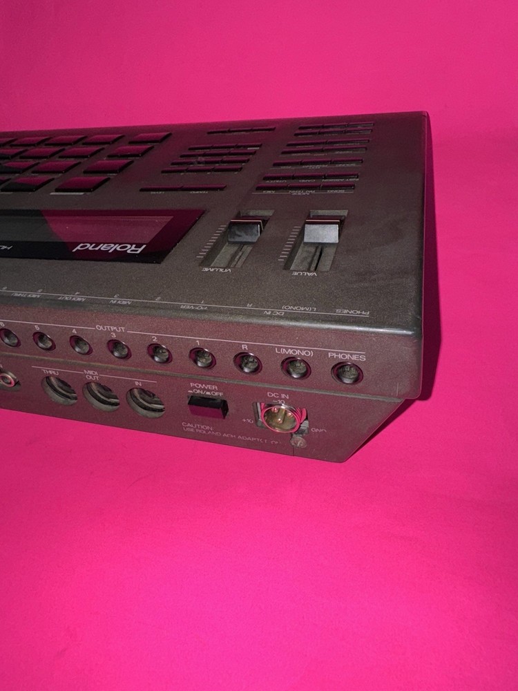 Roland R-8 HUMAN RHYTHM COMPOSER UNIT ONLY