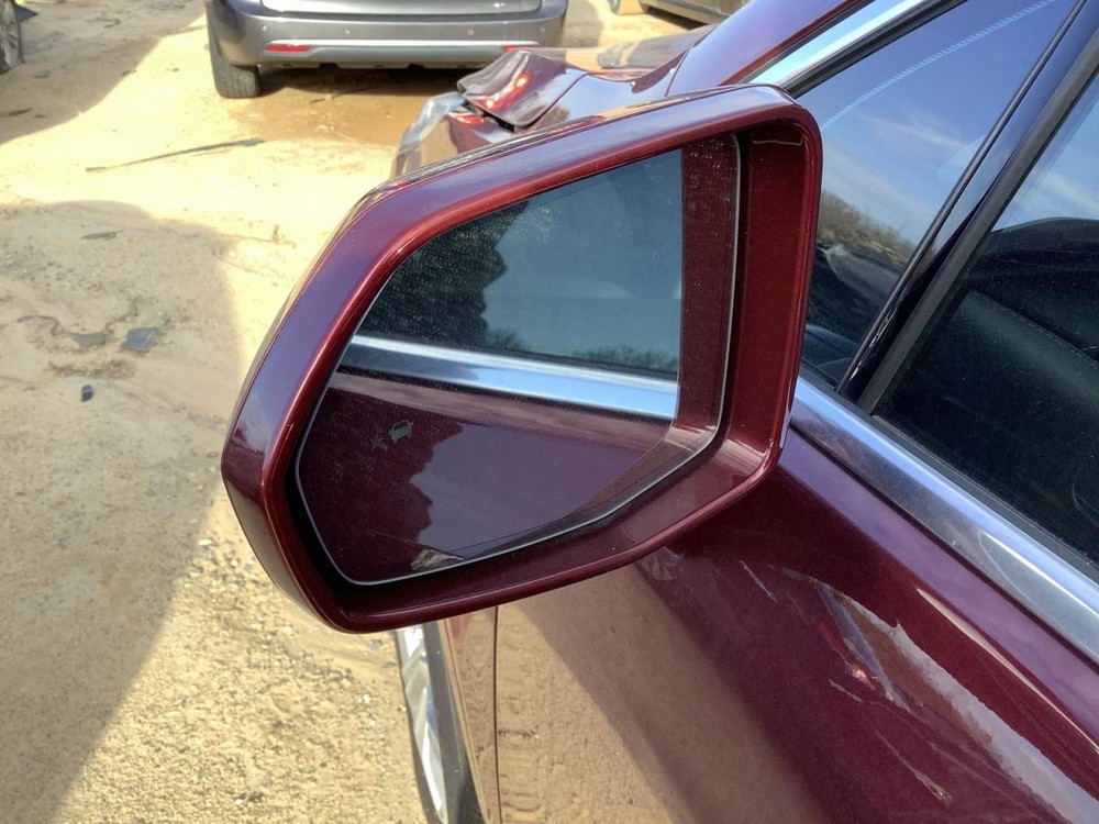 XT5 2017 Glove Box 4925385