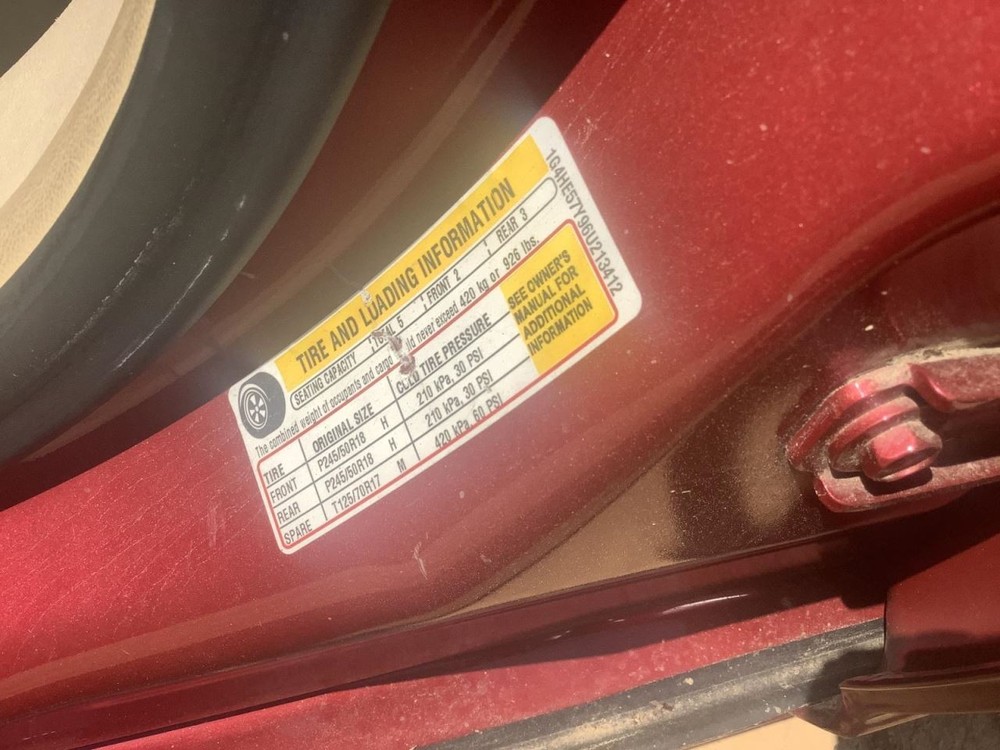 LUCERNE 2006 Glove Box 5014774