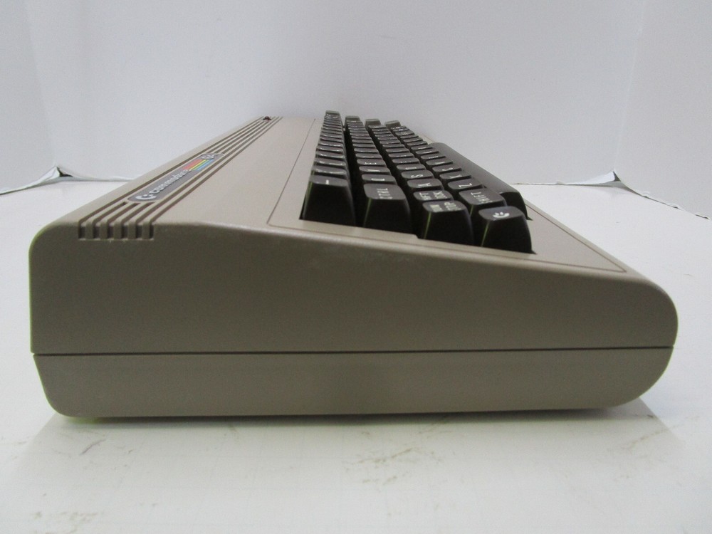 COMMODORE 64 COMPUTER 326298 HEATSINKS CERAMIC TESTED AND WORKING LOT #59