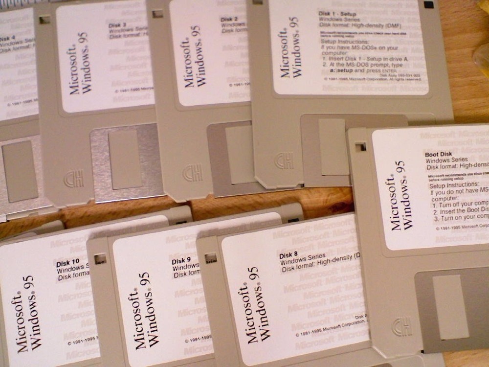 Full Version Microsoft Windows 95 OS 3.5" Floppy MS-DOS PCs 1995 USA HTF