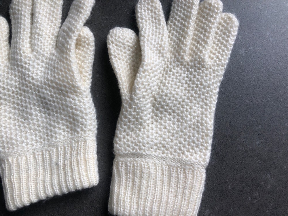 Ivory Gloves with Sparkles