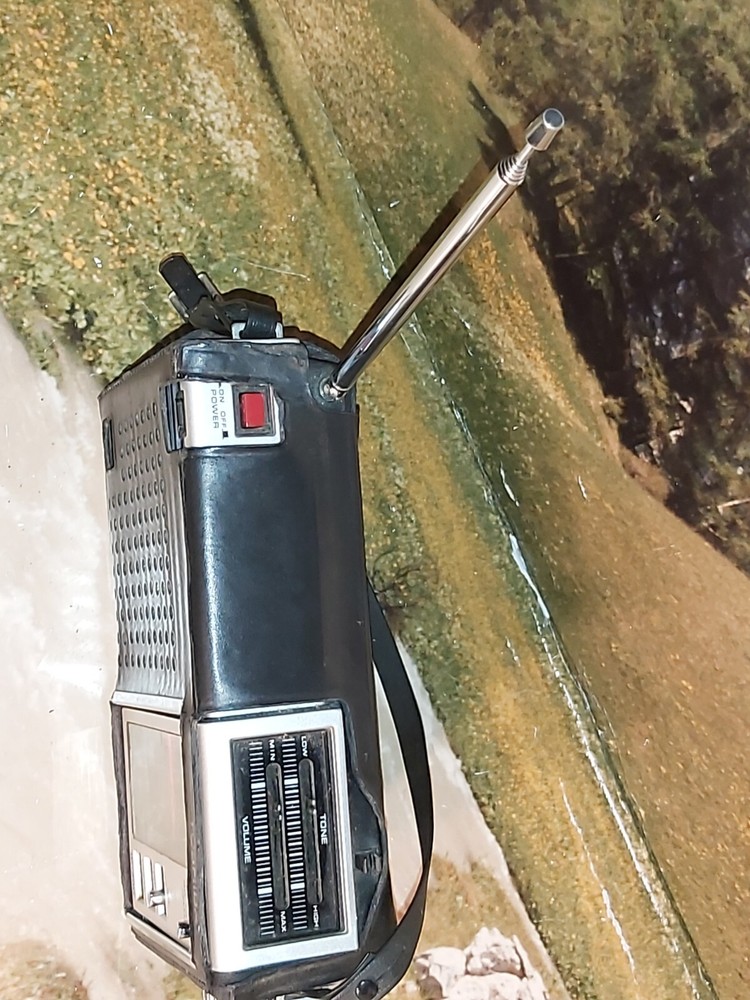 Radio ''Toshiba model IC 700 C''
