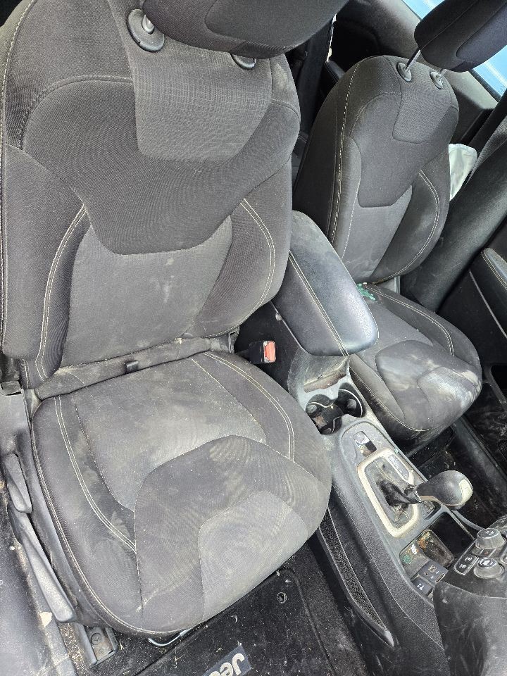 2015 Jeep Cherokee Radio Receiver 5" Display Screen w/o Satellite Radio