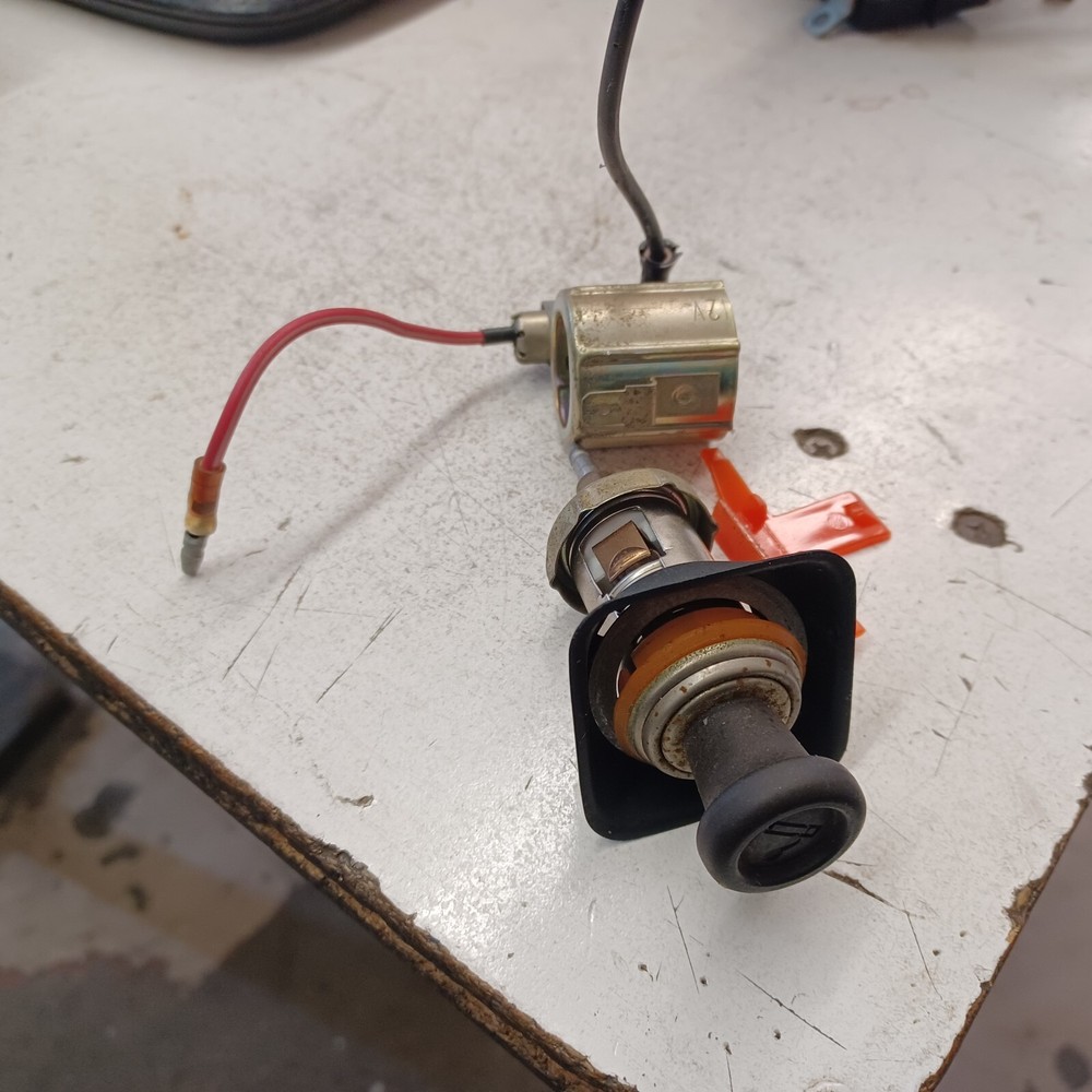 83 MAZDA RX7 FB CIGARETTE LIGHTER UNIT COMPLETE AS PICTURED.