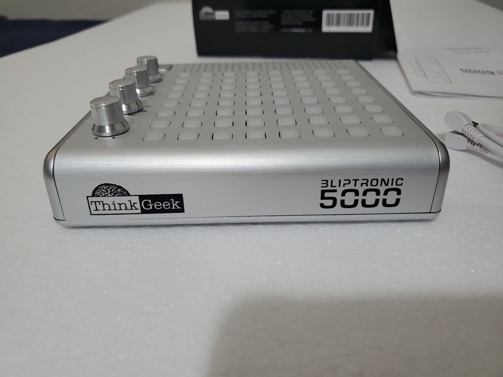 Thinkgeek Bliptronic 5000 Matrix Synthesizer Techno Beat Rhythm Audio Machine