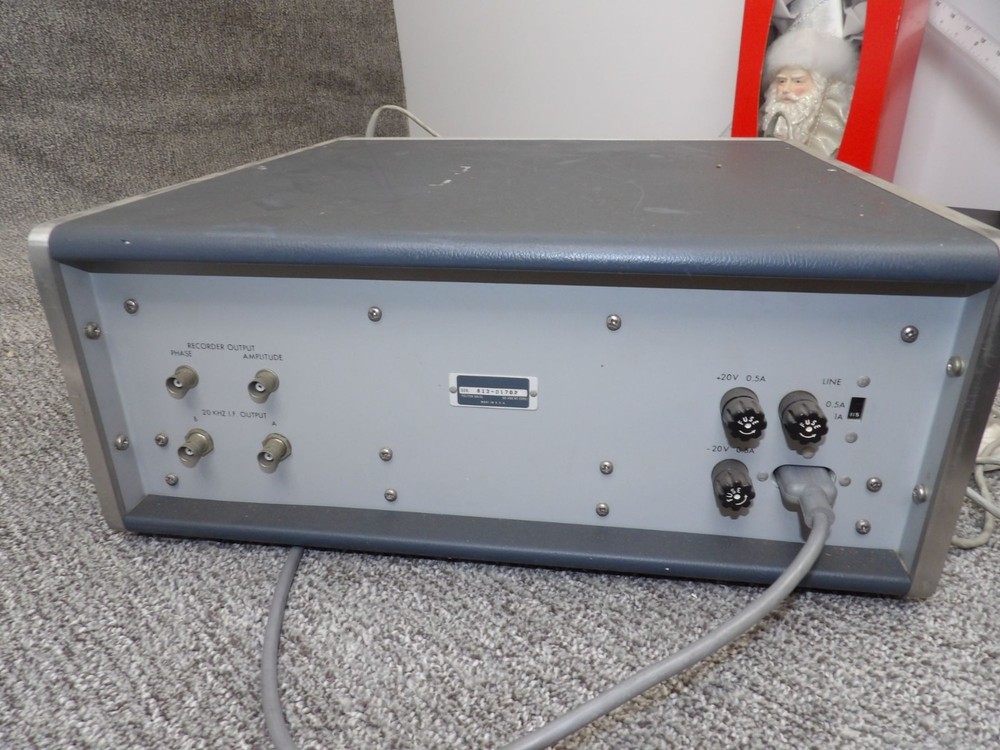 Hewlett-Packard 8405A Vector Voltmeter With Accessories & Probes