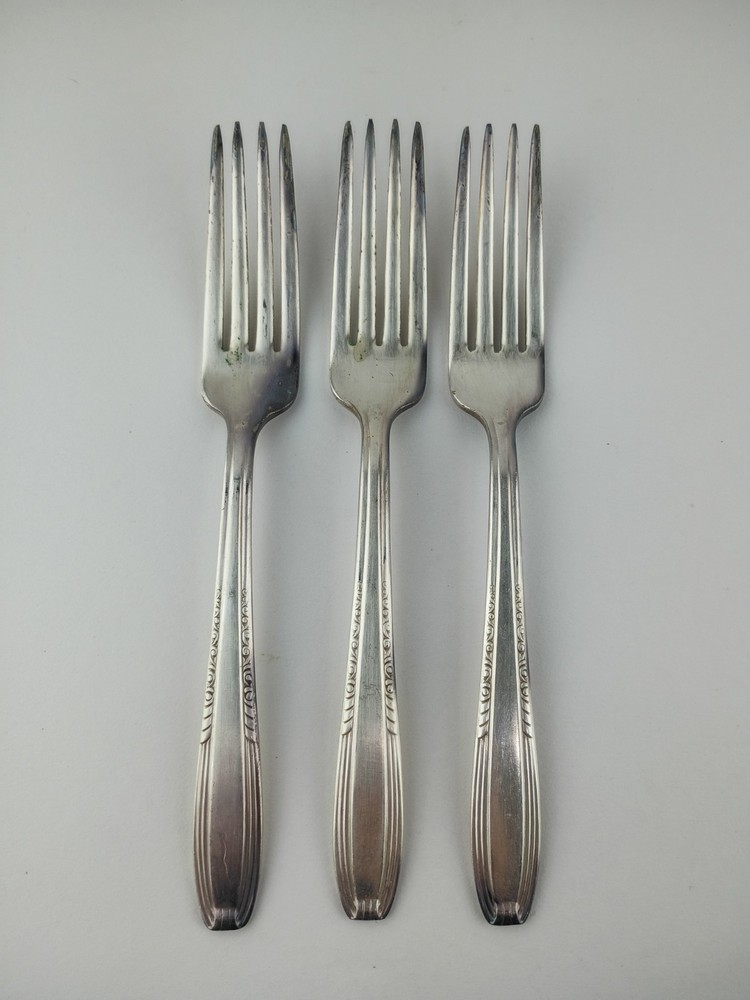Harmony House Silverplate Serenade Dinner 3 Forks ~ 1 Salad Fork ~ Silverware