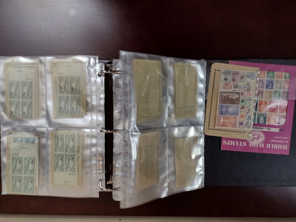 MINT US STAMP COLLECTION IN BINDER