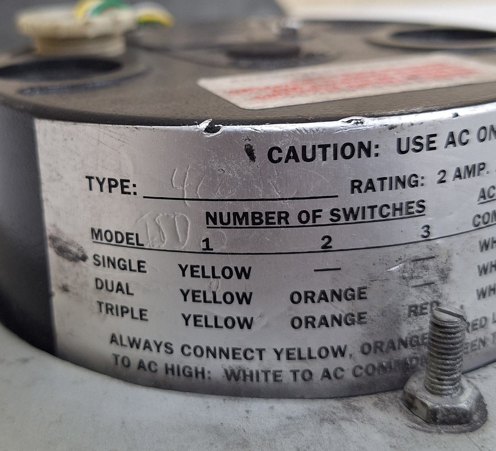 Helicoid 410R / F1E1P50380000 Solid State Indicating Pressure Switch