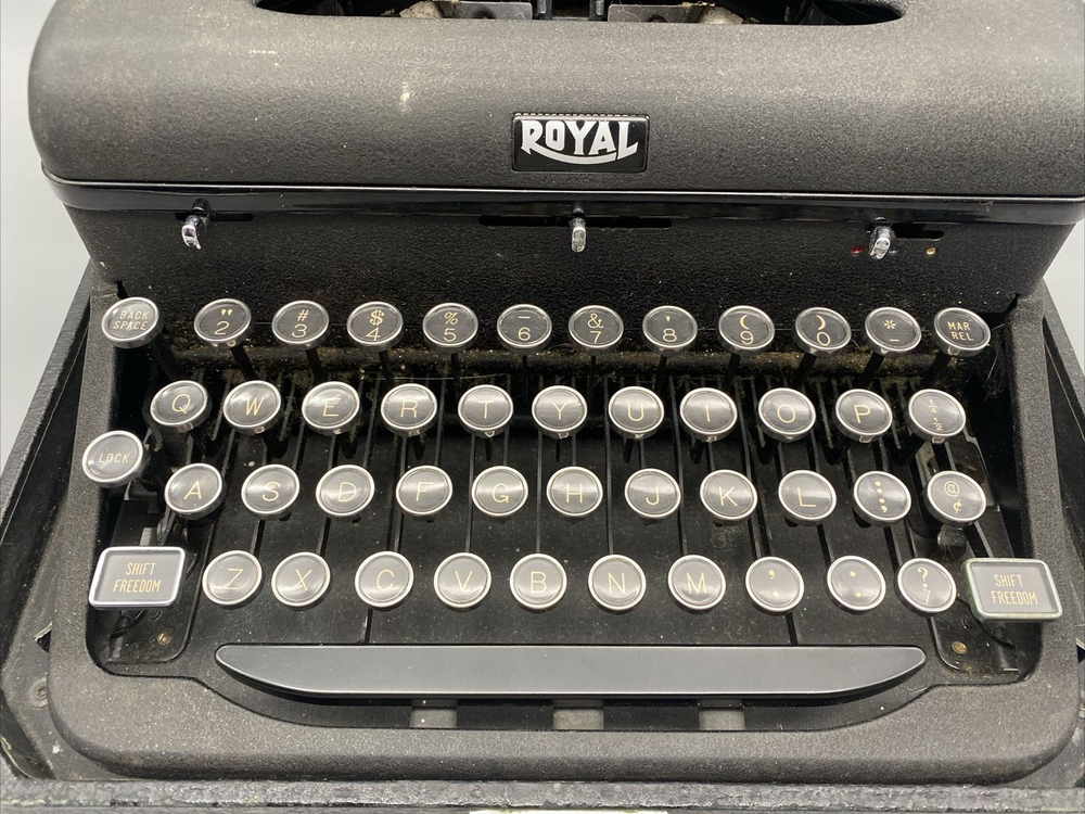 Royal Typewriter Arrow Black with Case