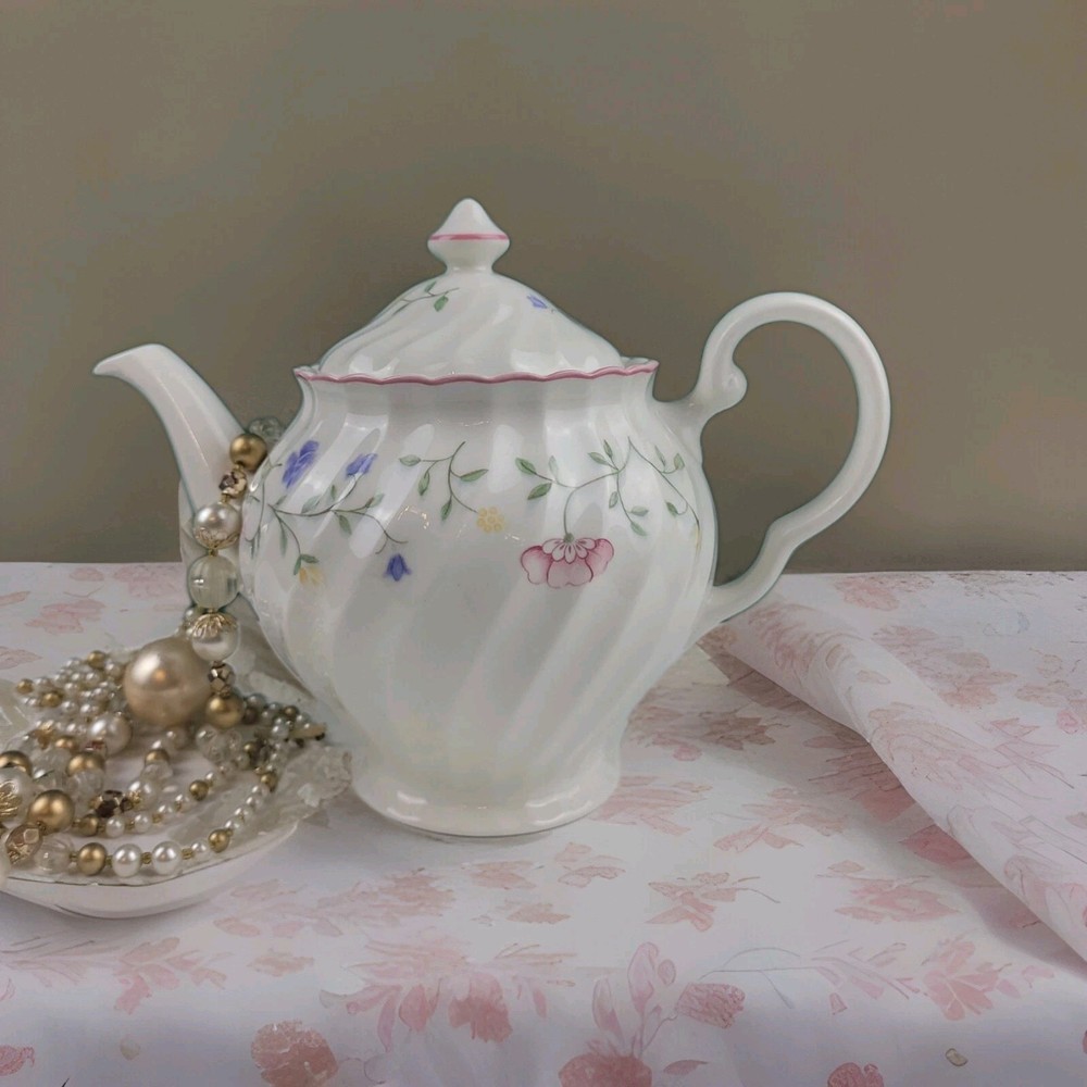 Teapot Floral Scroll Pattern - Made in England