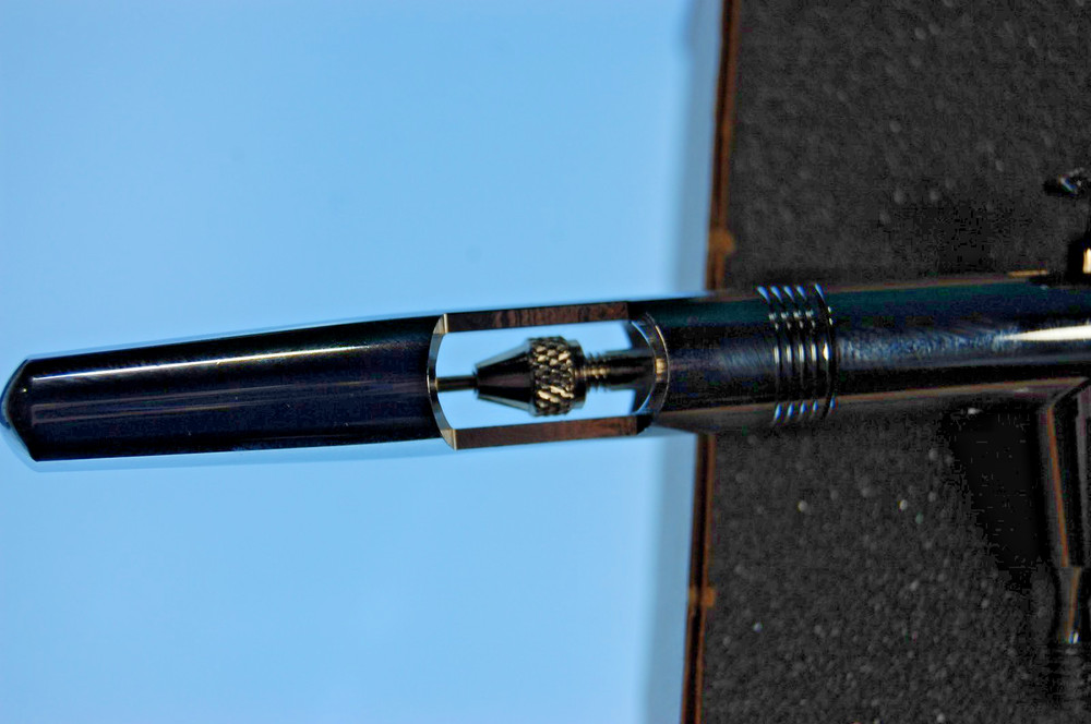 Iwata HP-BS Eclipse Airbrush - Small Gravity Feed + Air Hose - Silver