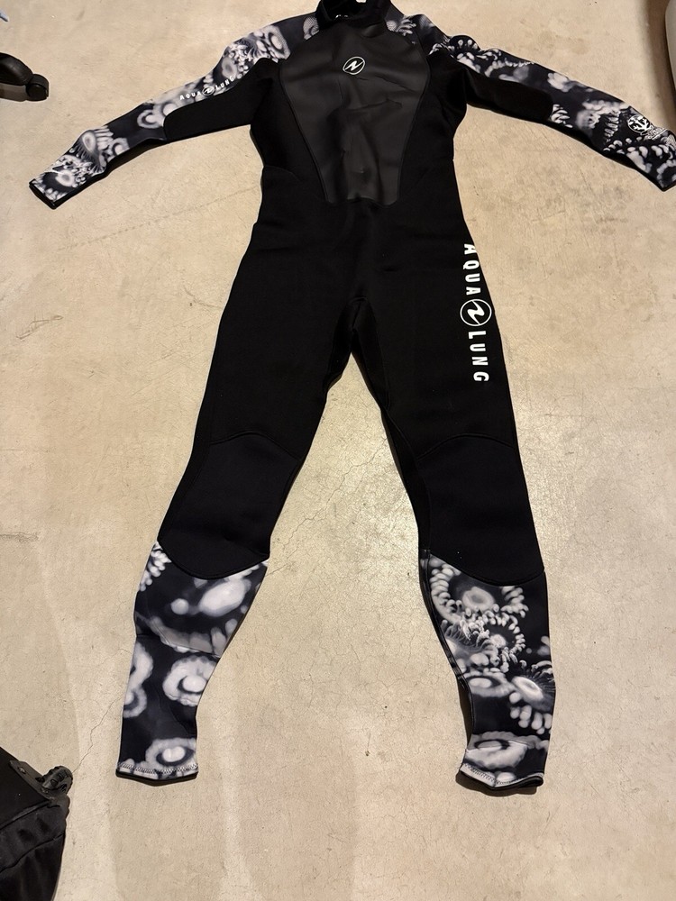 Aqua Lung Men’s Wetsuit