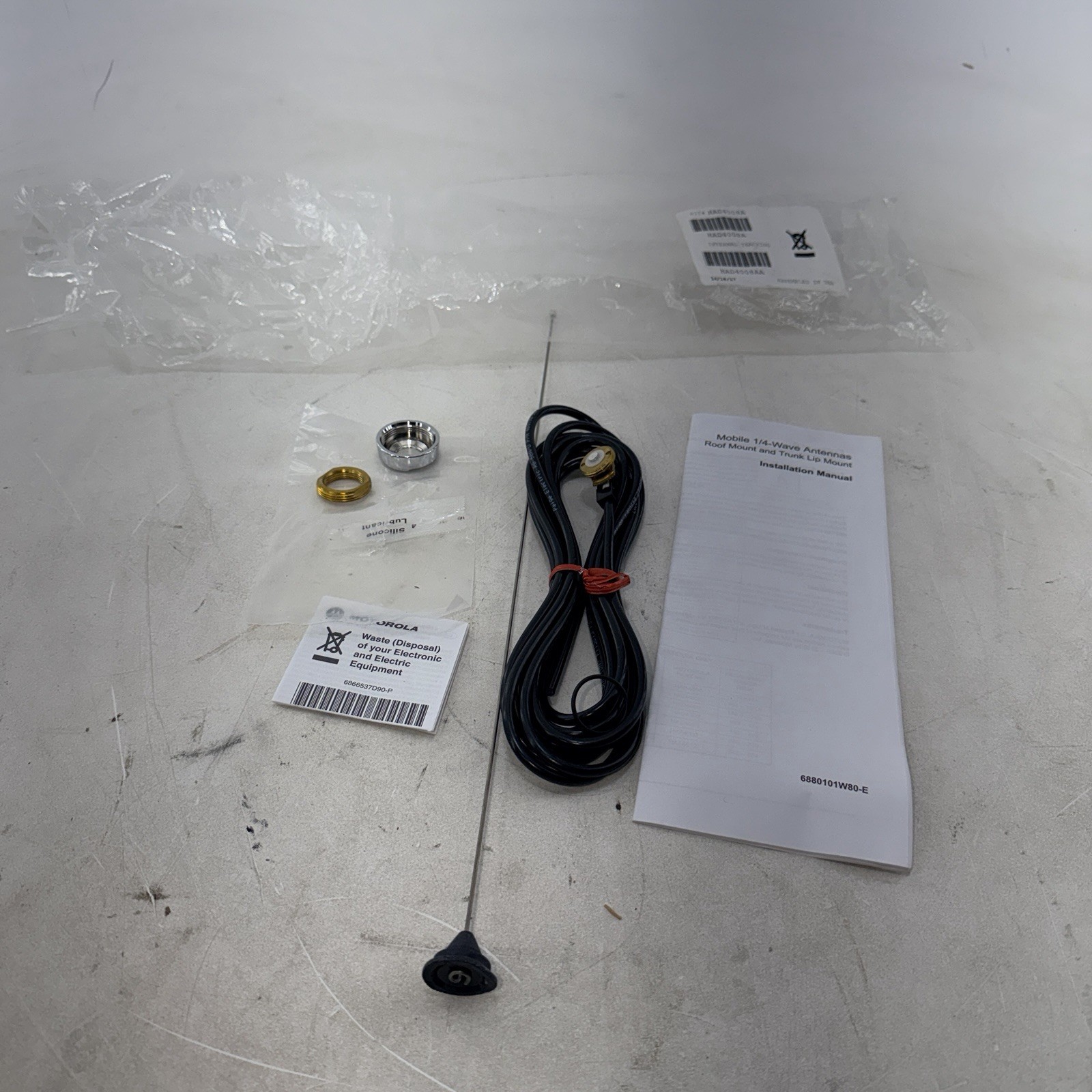 Motorola 1/4 Wave Roof Mount Antenna Kit in Open package