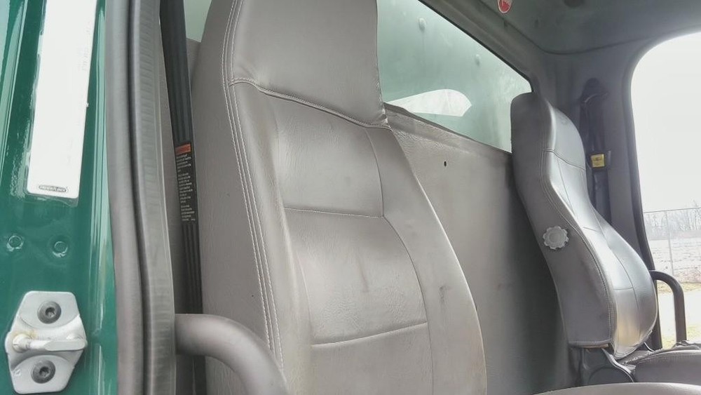 2012 FREIGHTLINER M2 106 FRONT SEAT 3921885
