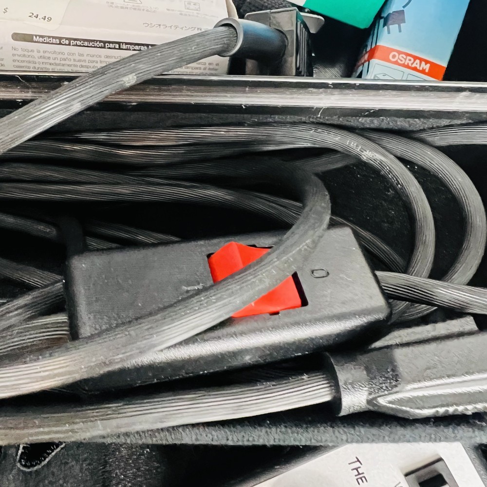 Lowel Omni & Tota Light Kit Hard Case Studio Lighting Untested