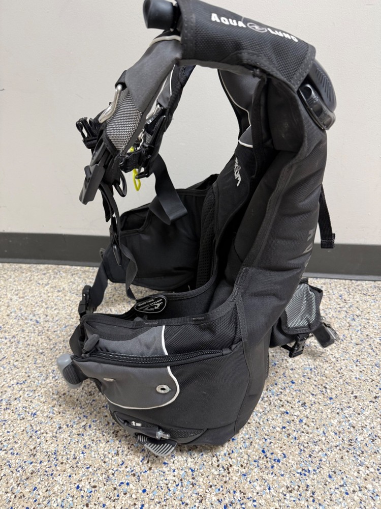 Aqualung Axiom i3 BCD Small. Tests Good