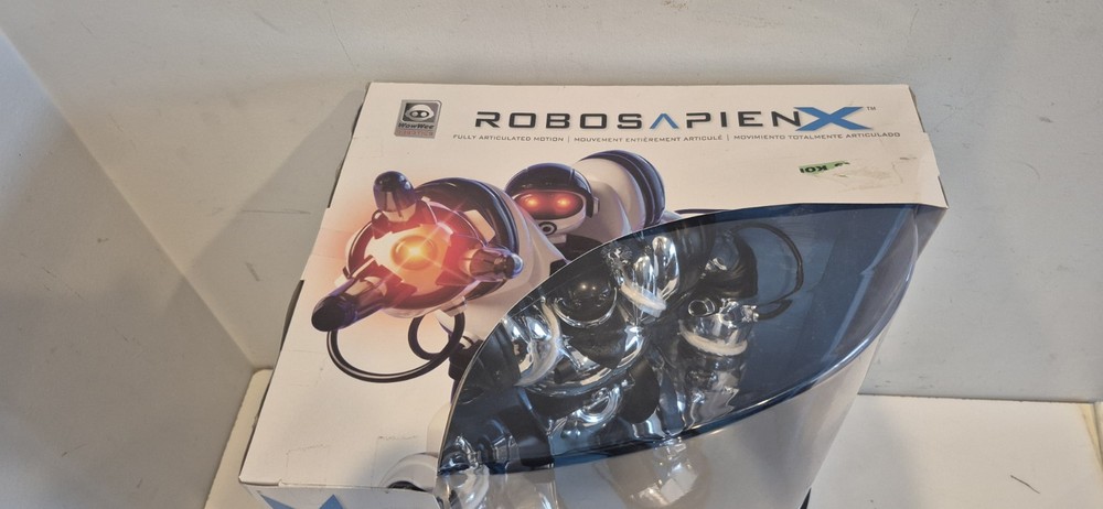 WOW WEE ROBOSAPIEN X