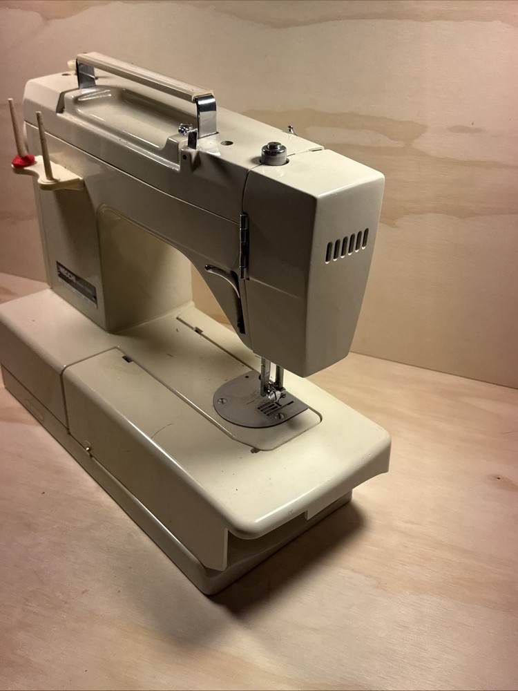 Necchi Sewing Machine 535FA NO Foot Pedal UNTESTED MACHINE ONLY AS-IS