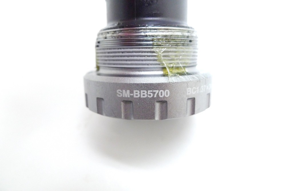 Shimano 105 SM-BB5700 BSA Bottom Bracket