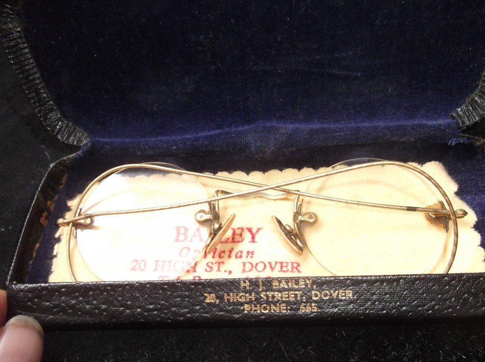 ANTIQUE SPECTACLES RIMLESS - GOLD TONE UNTESTED - SPRINGY HOOK ARMS + OLD CASE