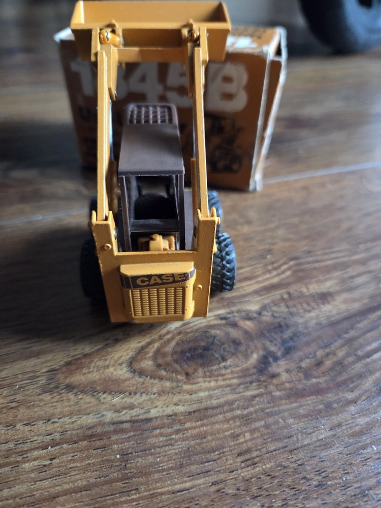 Case 1845B Model 1:35 Scale Uni-loader With Box