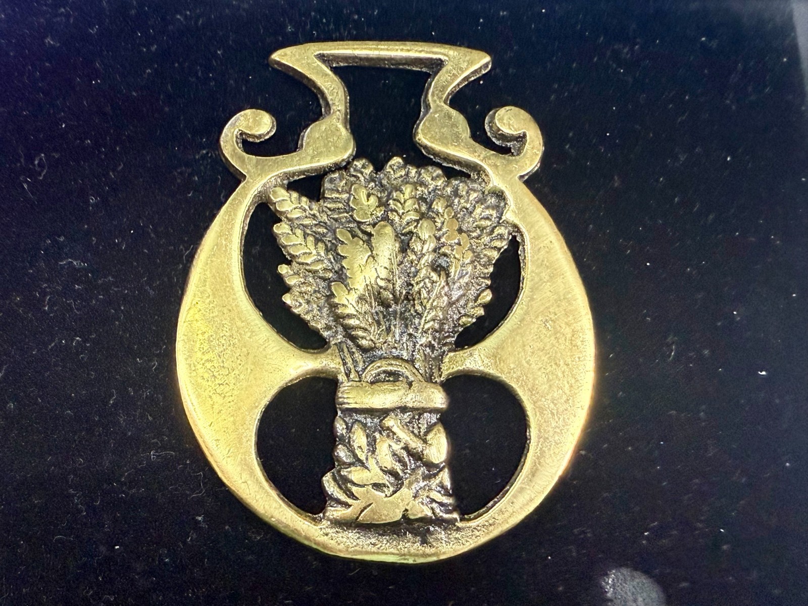 Tied Wheatsheaf Openwork Frame Bridle Harness Horse Saddle Medallion