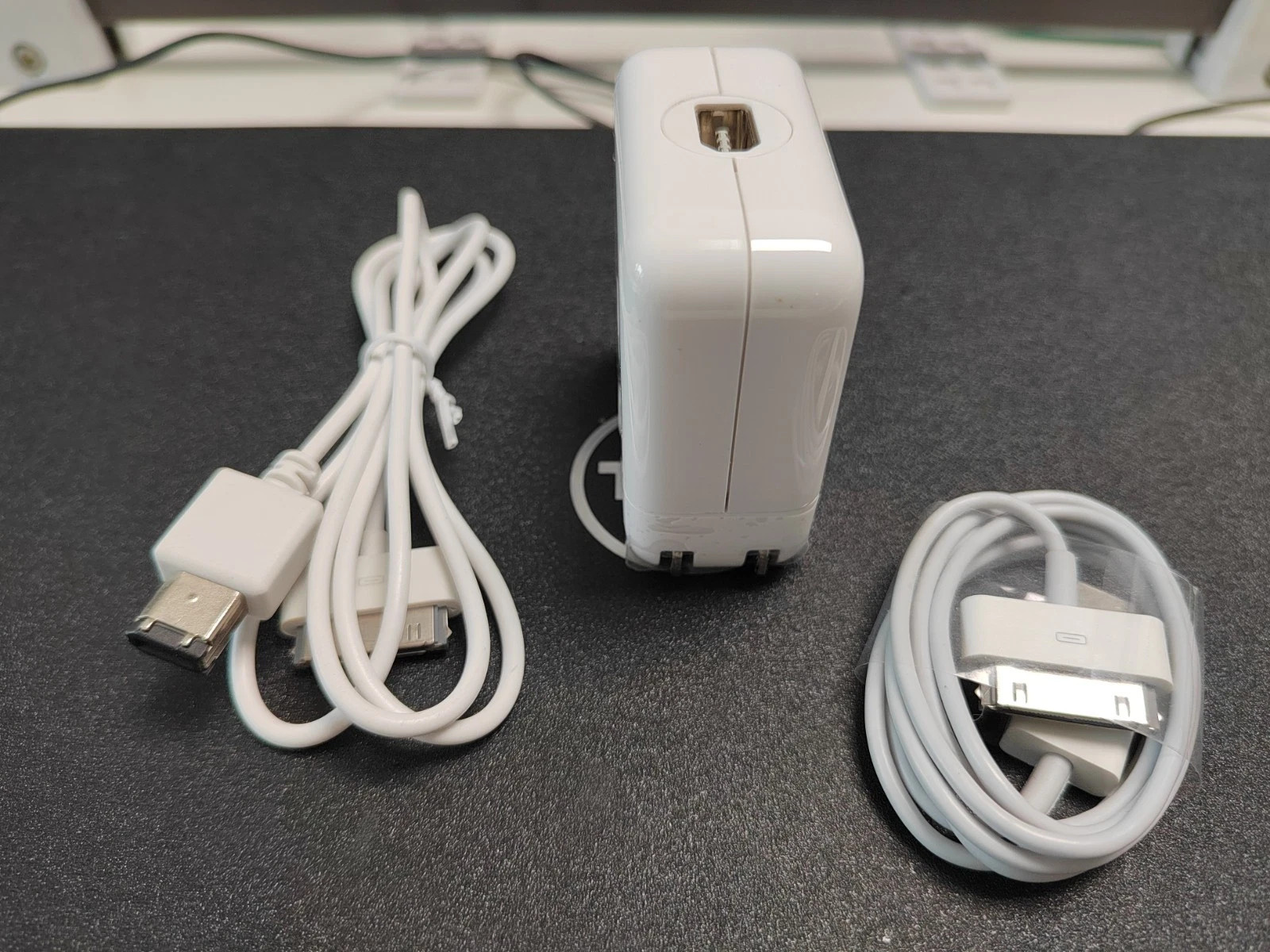 A1070 Apple iPod Power Adapter 30Pin to 6Pin FW Firewire Cable Cord For A1040