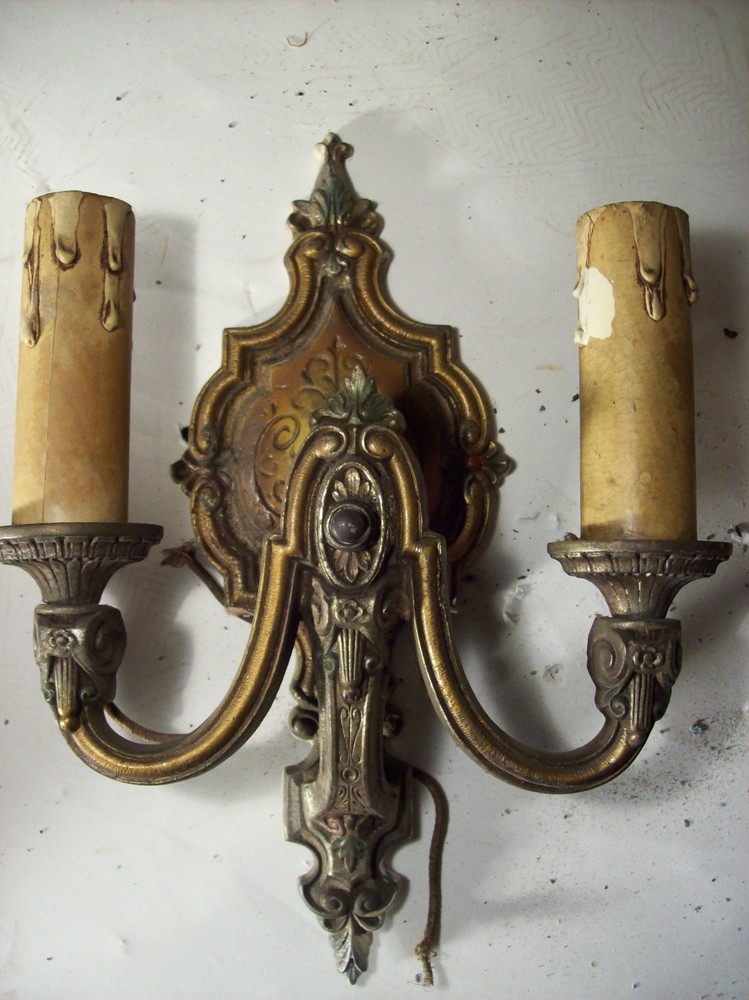 2 matching ornate painted sconces (L 112)