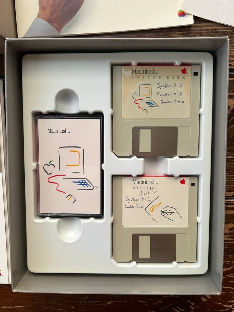 Apple Macintosh MacWrite. MacPaint. Mac software 1984 128K