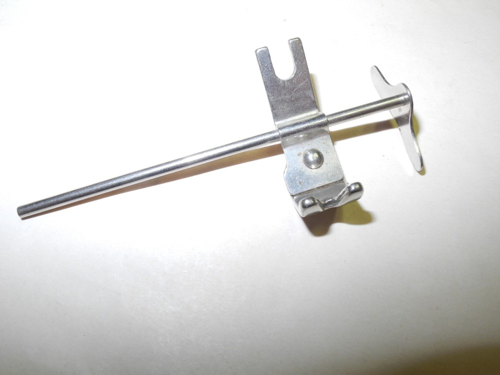 VINTAGE SINGER SEWING MACHINE BACK CLAMP ACCESSORY KIT, TOP CONDITION, NICE