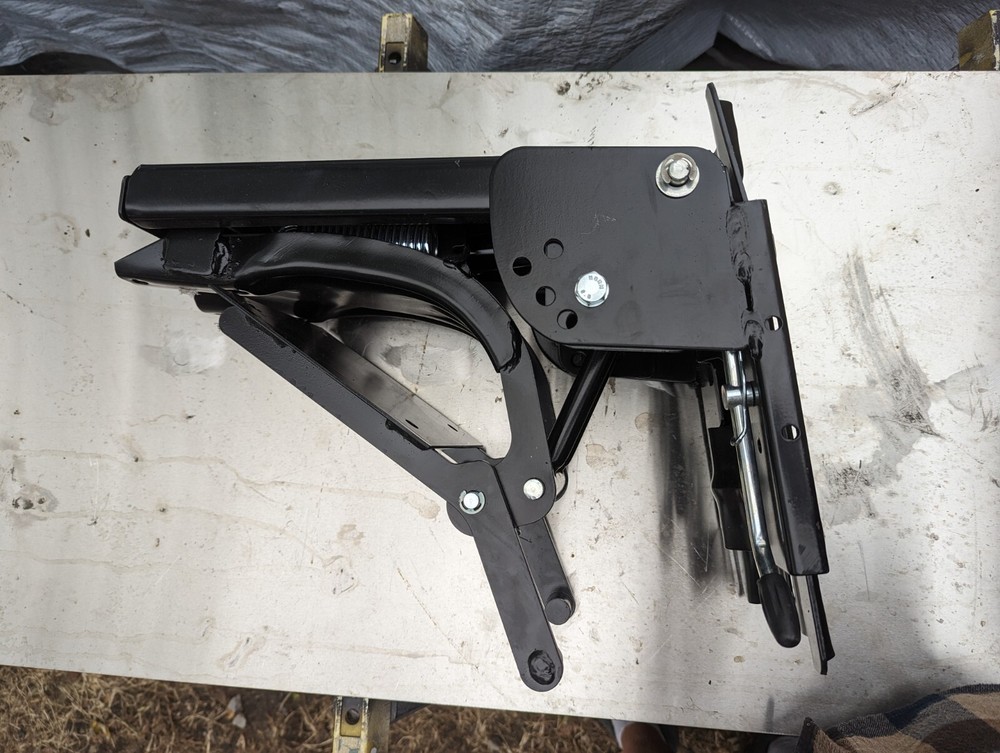 New tractor seat mounting base (G35AG)