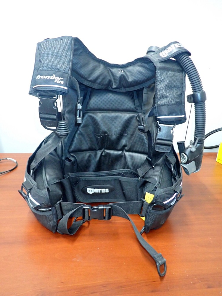 Mares Frontier Vera Womens  BCD Medium Used