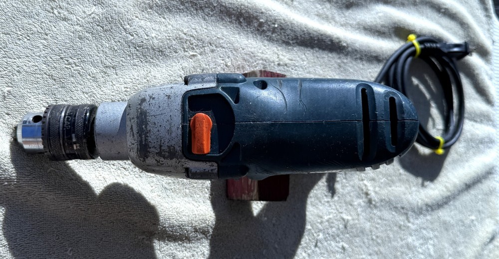 VINTAGE BLACK & DECKER CORDED DRILL MODEL DR600