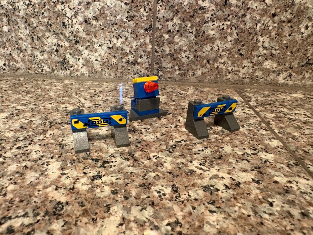 LEGO Space: UFO Abduction (7052) - Used 99% Complete