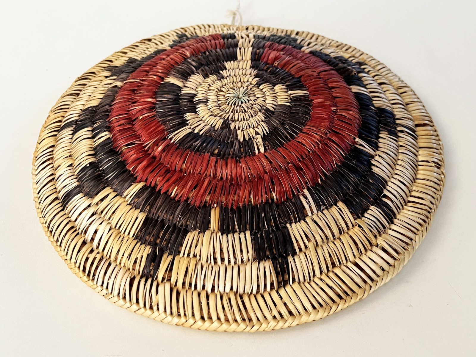 NAVAJO DINE HAND WOVEN 11" WEDDING BASKET TRAY C. 1970s NATIVE AMERICAN ART