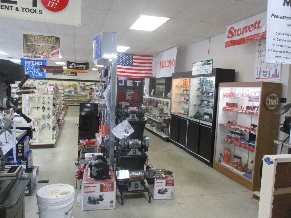 NEW Starrett 0-6" White Face Dial Caliper #3202-6