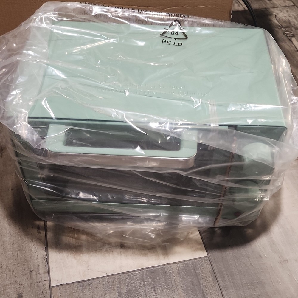 Mainstays 4-Slice Green Toaster Oven Adjustable Timer Bake Toast Broil Settings