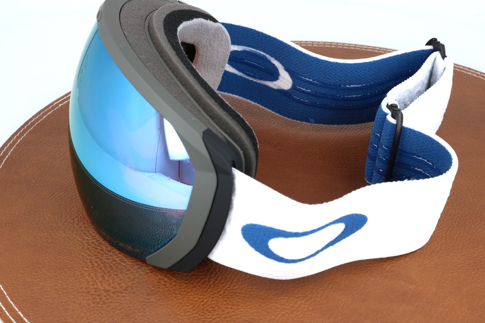 Oakley Flight Path L Gray Shield Goggles