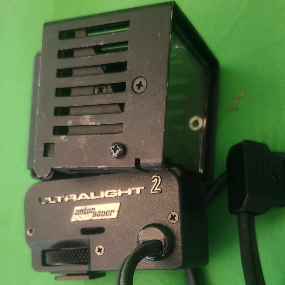 Anton Bauer Ul2-20 On-Camera Light with 20in Power Cable - Used Condition
