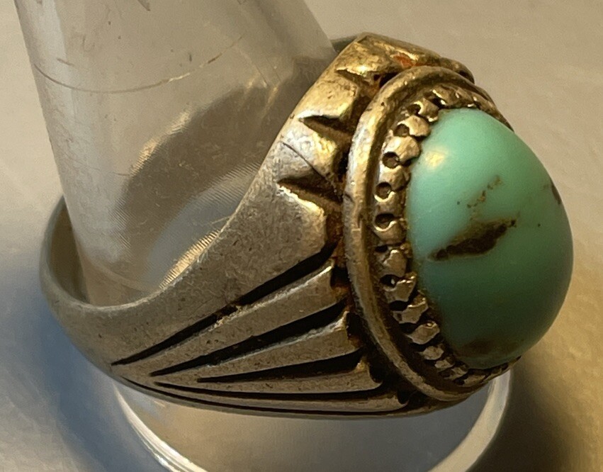 Vintage ring With Amazing Blue Bezel
