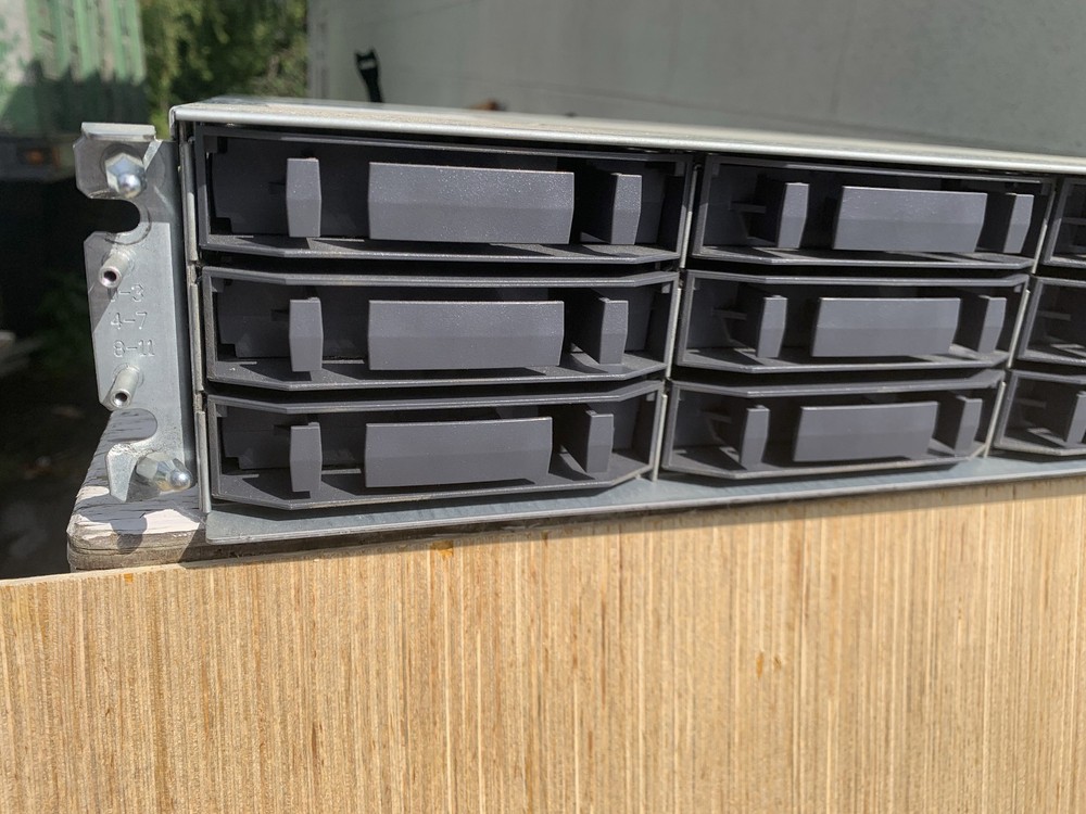 NetApp NAF-0602 Storage System 2X Controllers 2x PSU - No HDD