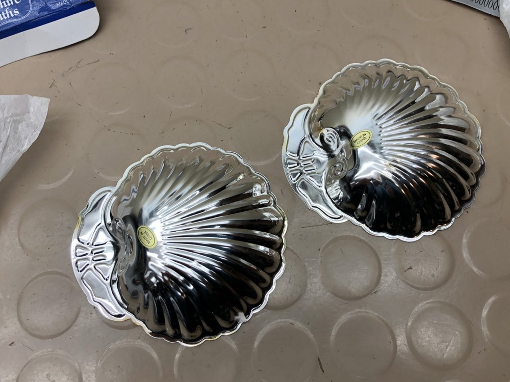 Silver Plated Shell Trays by Old Hampshire Silversmiths Lot of 2 Original Box