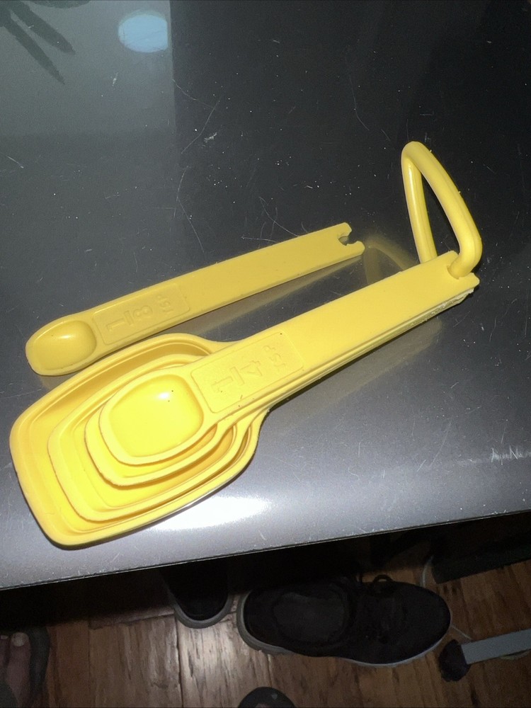 5 Pic Set Tupperware Measuring Spoons Yellow & D Ring