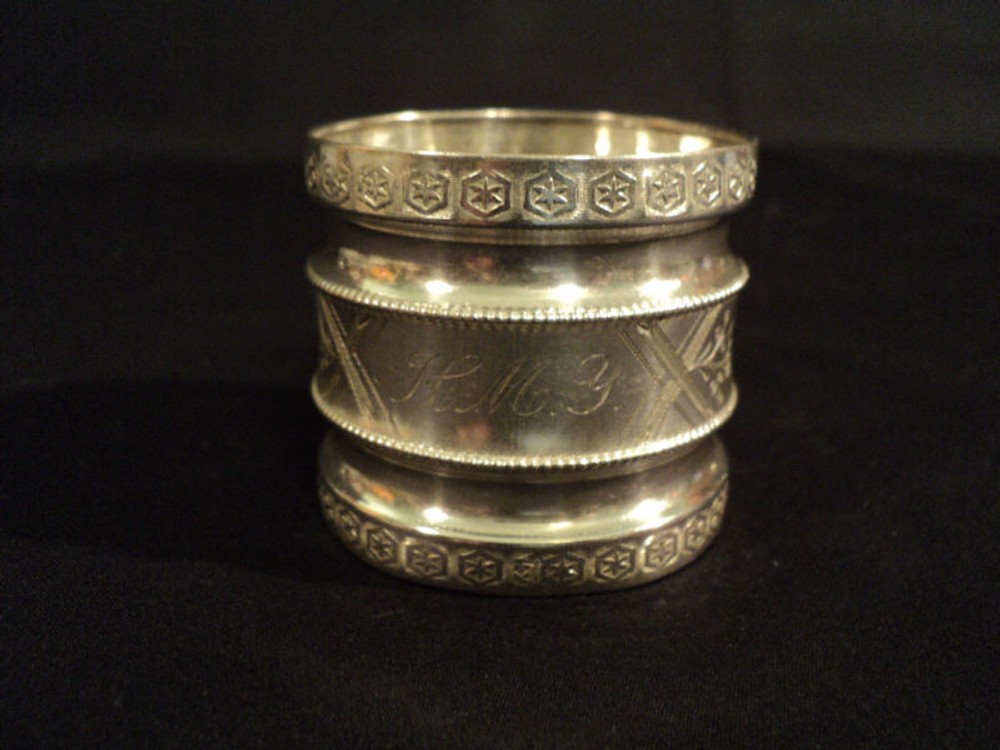 VICTORIAN STERLING SILVER NAPKIN RING, ENGRAVED DESIGN