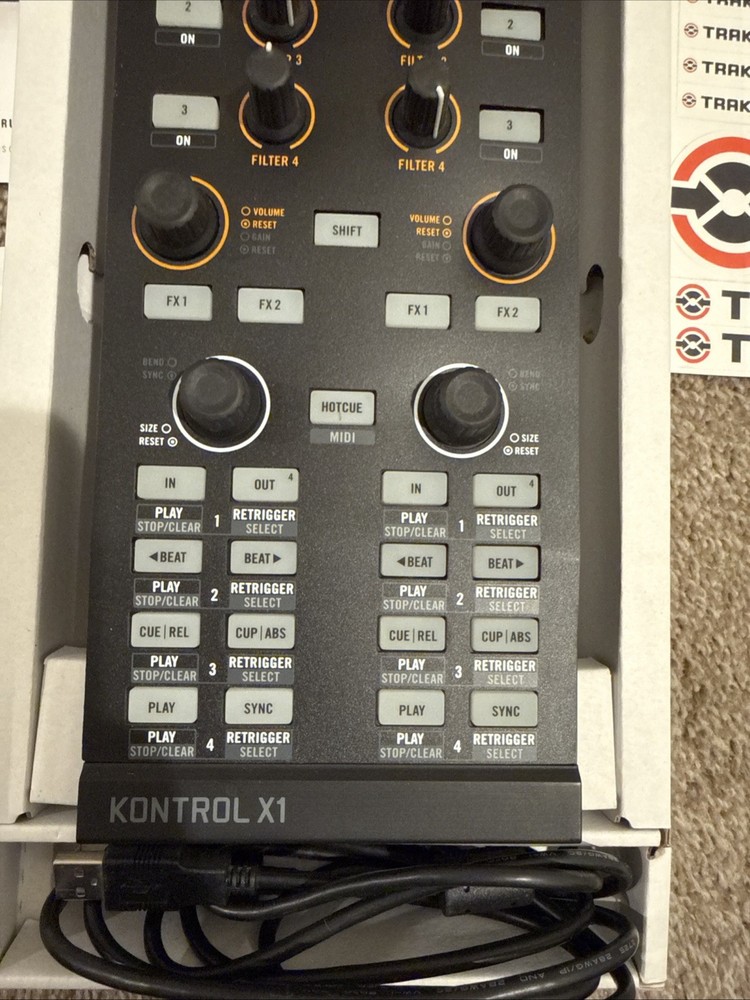 Native Instruments TRAKTOR KONTROL X1 DJ Controller Mixer Effector Looper