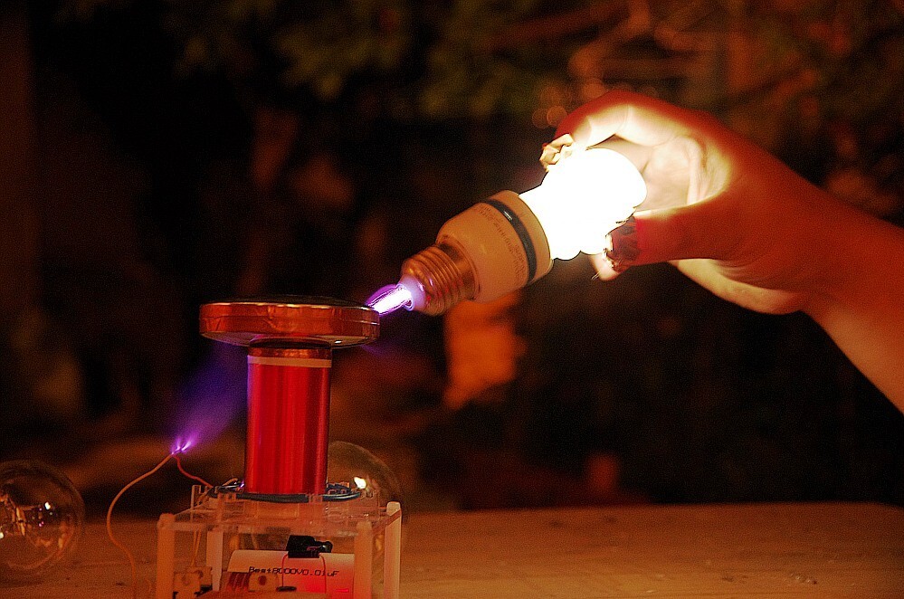 Tiny Tesla Coil DIY Kits HIGH Voltage Spark generator Science Educational Toy